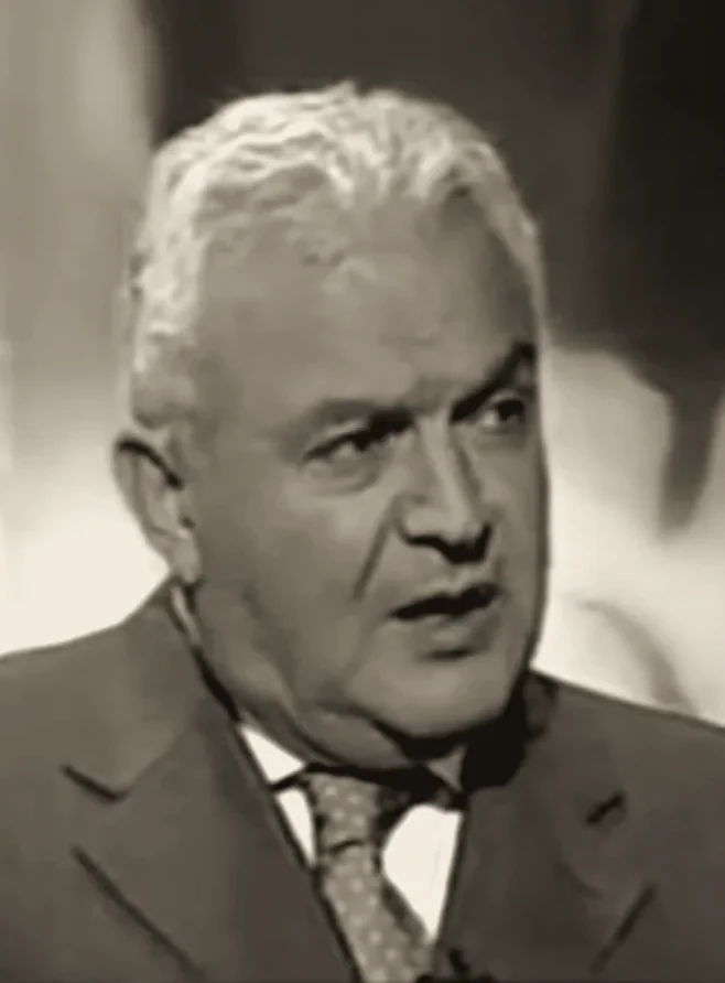 Portrait of Dr Aris Petasis